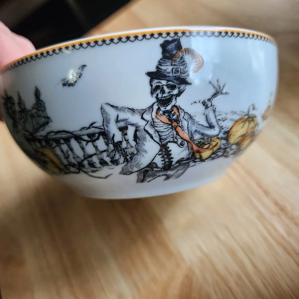 Williams Sonoma Haunted Hosts Halloween Cereal Bowls Set of 4 Skeletons Pumpkins